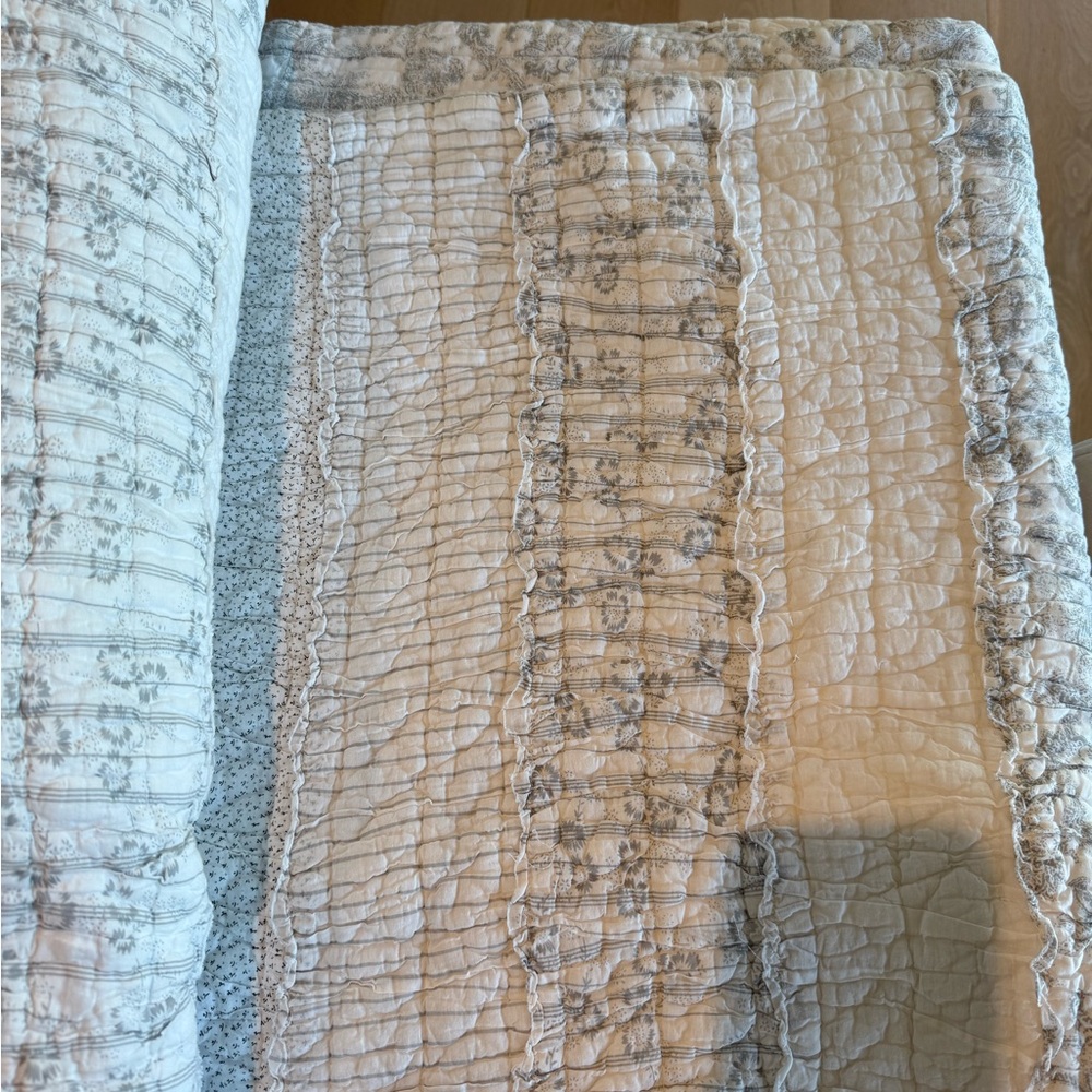 Pottery Barn Double Sided Quilt - Picture 9 of 12